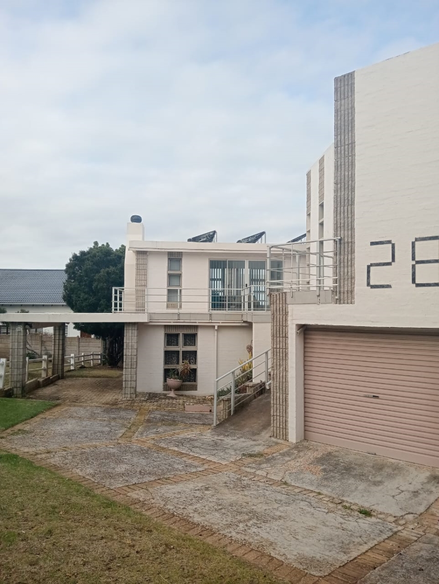 3 Bedroom Property for Sale in Wavecrest Eastern Cape